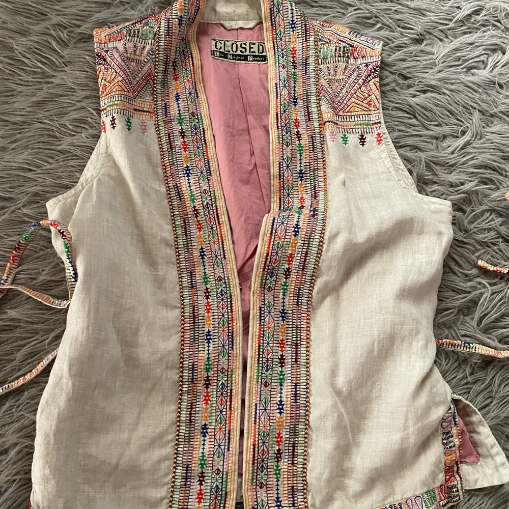 Vest - Picture 3 of 12